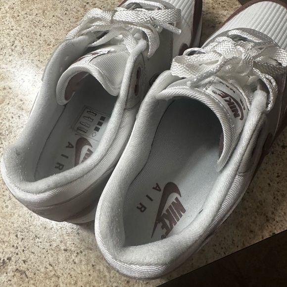 Women’s Air Max 1 - Picture 2 of 3